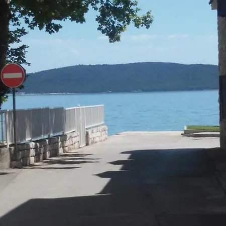 4483-2 For 6 Pers In Kastel Kambelovac Kastela