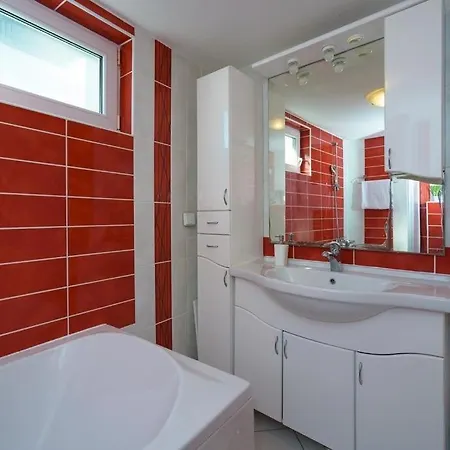 Apartment 4483-2 For 6 Pers In Kastel Kambelovac