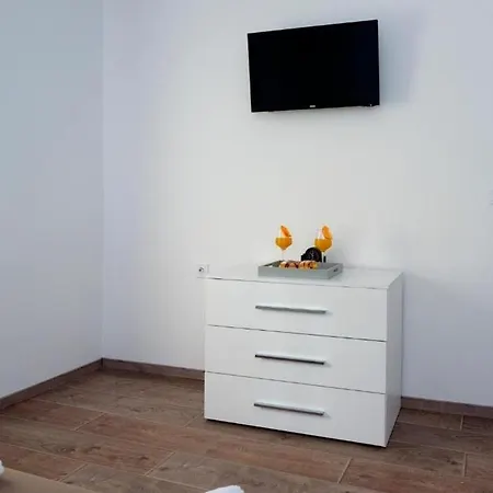 Apartment 4483-2 For 6 Pers In Kastel Kambelovac Kastela