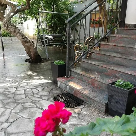 4483-2 For 6 Pers In Kastel Kambelovac Apartment Kastela