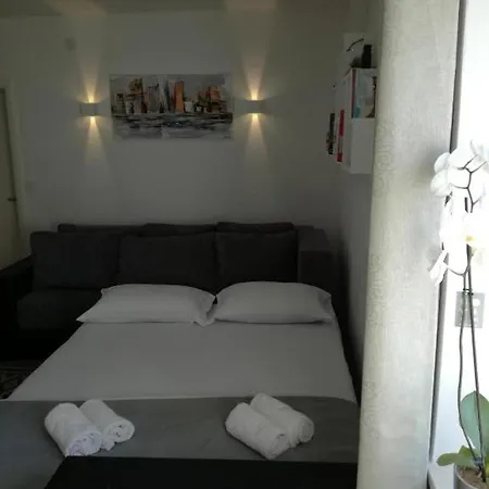 Apartment 4483-2 For 6 Pers In Kastel Kambelovac Kastela