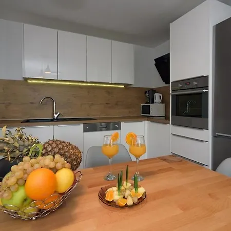 4483-2 For 6 Pers In Kastel Kambelovac Apartment *
