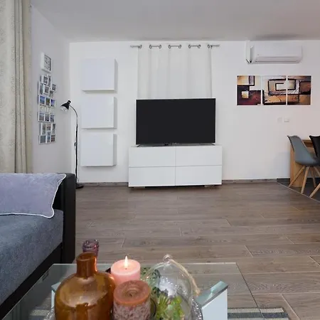 Apartment 4483-2 For 6 Pers In Kastel Kambelovac