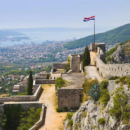 Apartment 4483-2 For 6 Pers In Kastel Kambelovac