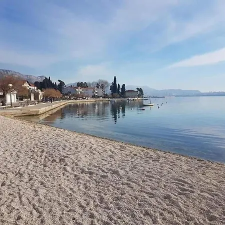 Apartment 4483-2 For 6 Pers In Kastel Kambelovac Kastela