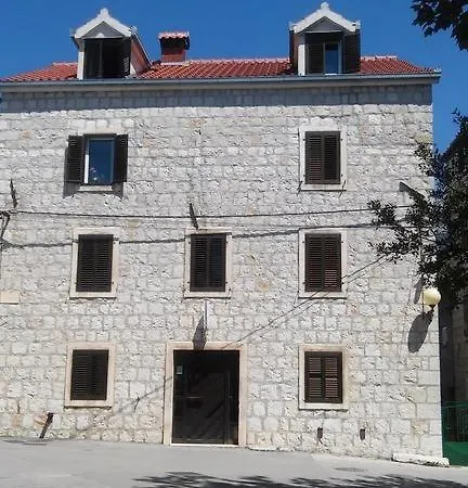 Apartment 4483-2 For 6 Pers In Kastel Kambelovac