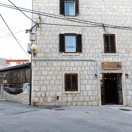 Apartment 4483-2 For 6 Pers In Kastel Kambelovac Kastela