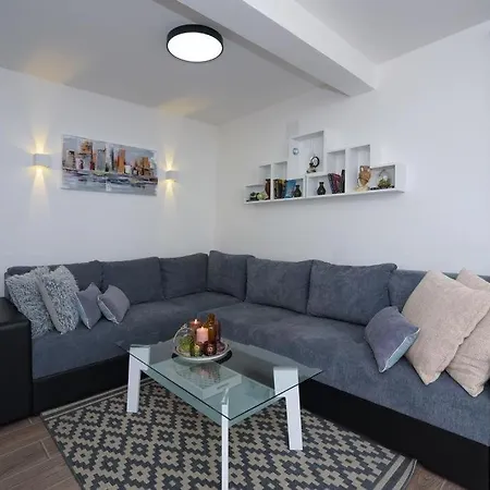 Apartment 4483-2 For 6 Pers In Kastel Kambelovac *